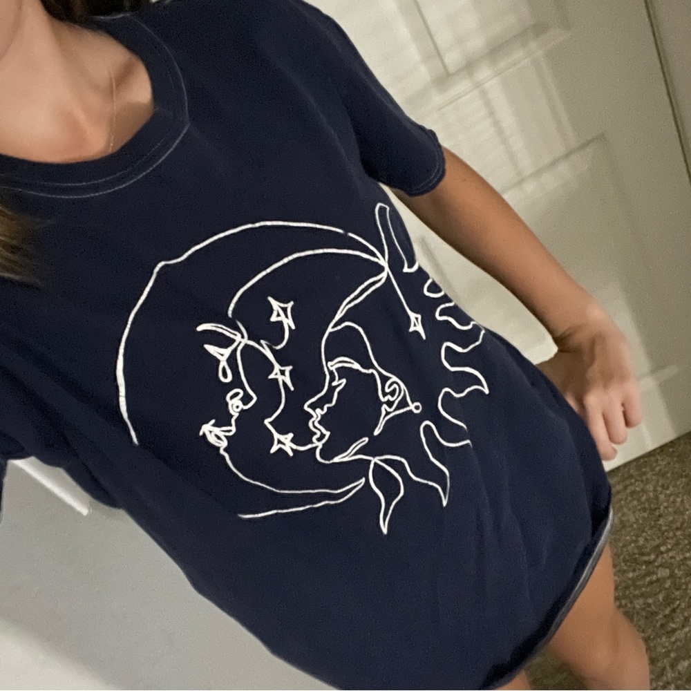 Maybe Pacsun shirt size small. Listing on both platforms so be quick to buy!